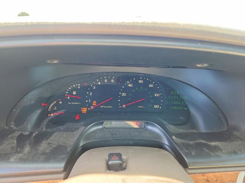 67122606 :رقم المزاد ، 1LNHM97VXXY640768 vin ، 1999 Lincoln Continental مزاد بيع