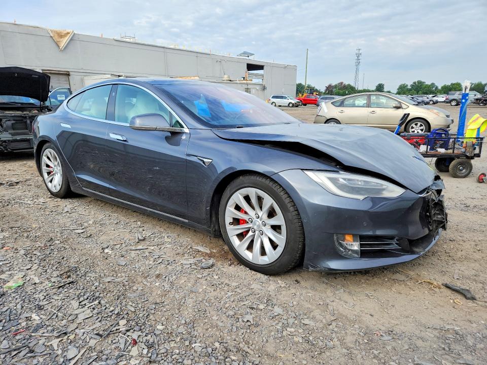 Продажа на аукционе авто 2018 Tesla Model S, vin: 5YJSA1E45JF276040, номер лота: 65276186