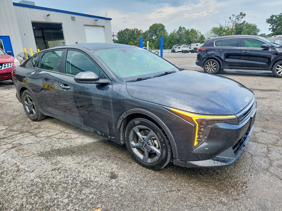 2025 Kia K4 მანქანა იყიდება აუქციონზე, vin: 3KPFT4DE7SE015572, აუქციონის ნომერი: 66041196