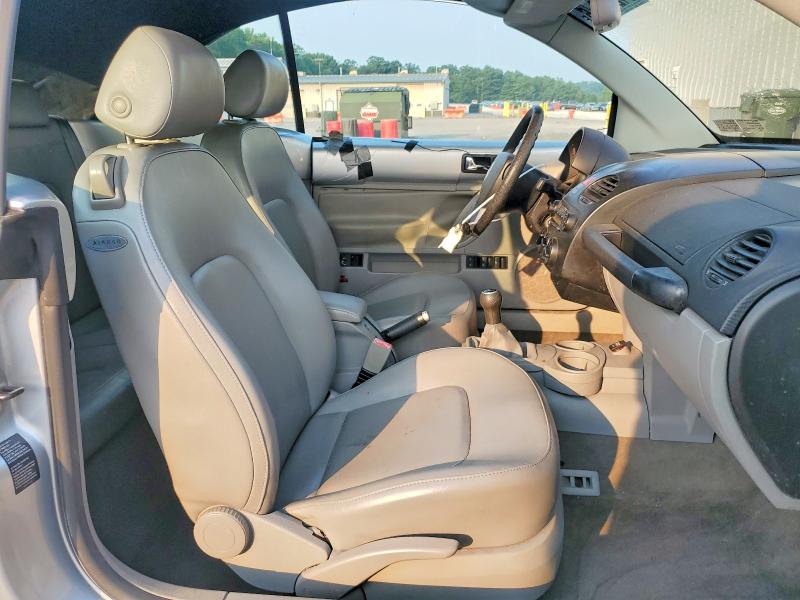 64285716 :رقم المزاد ، 3VWCM31Y94M324927 vin ، 2004 Volkswagen New Beetle مزاد بيع