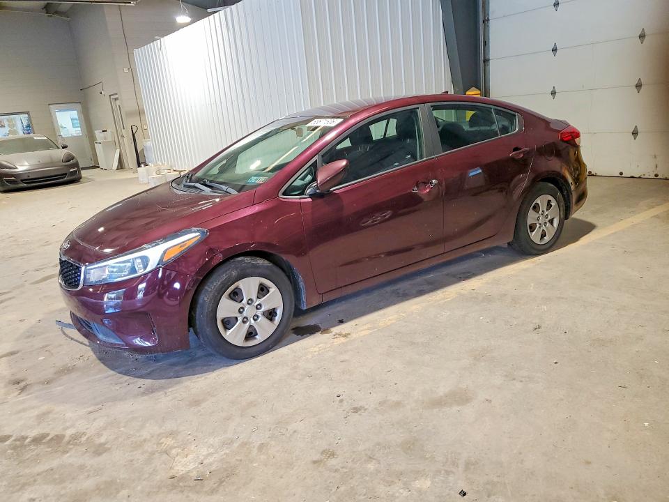 63671606 :رقم المزاد ، 3KPFL4A77JE232642 vin ، 2018 Kia Forte مزاد بيع