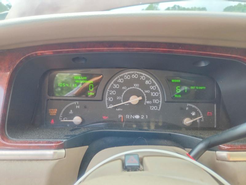 2003 Lincoln Town Car მანქანა იყიდება აუქციონზე, vin: 1LNHM82W63Y687204, აუქციონის ნომერი: 63492816