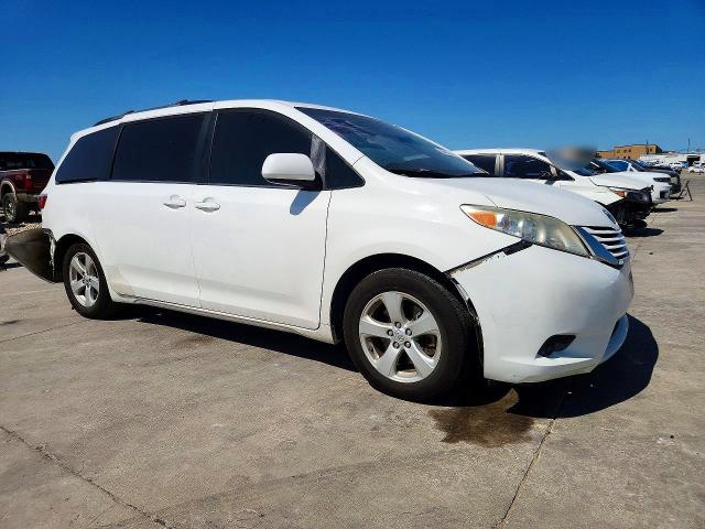 2015 Toyota Sienna მანქანა იყიდება აუქციონზე, vin: 5TDKK3DC7FS582418, აუქციონის ნომერი: 64481366
