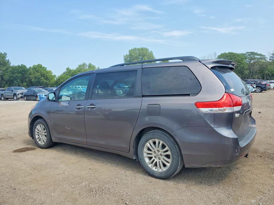 64425876 :رقم المزاد ، 5TDYK3DC7ES510093 vin ، 2014 Toyota Sienna مزاد بيع