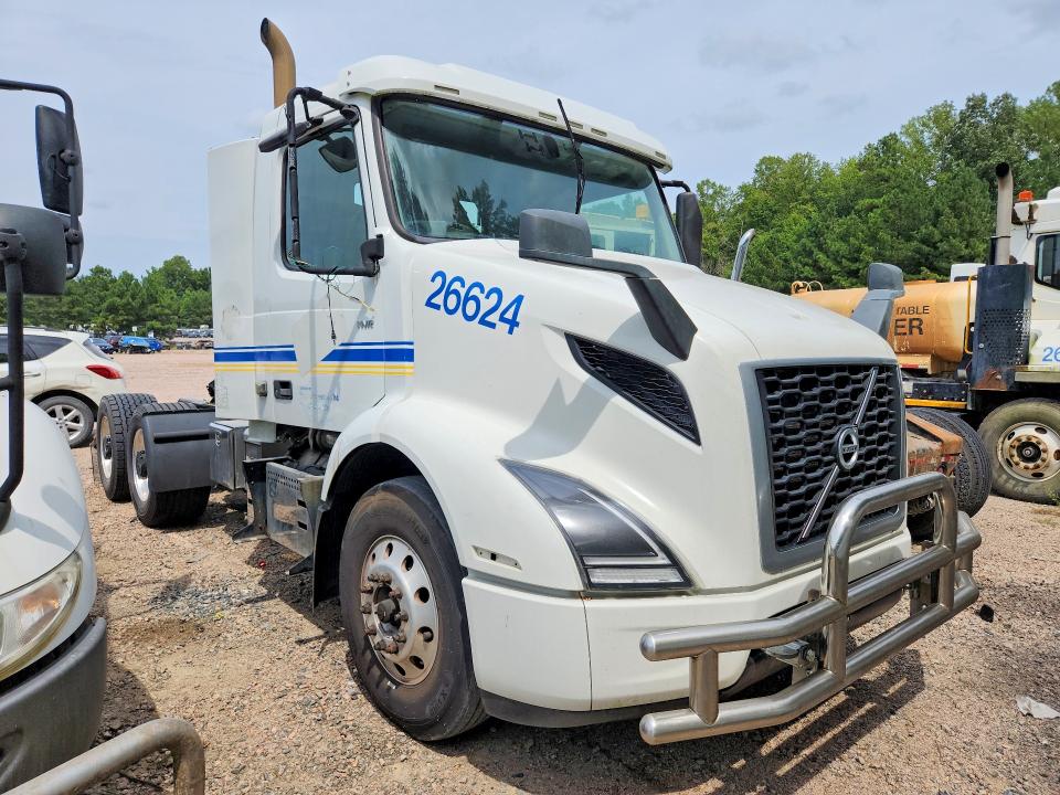 Продаж на аукціоні авто 2018 Volvo Vnr, vin: 4V4WB9EH7JN896037, номер лоту: 66077336