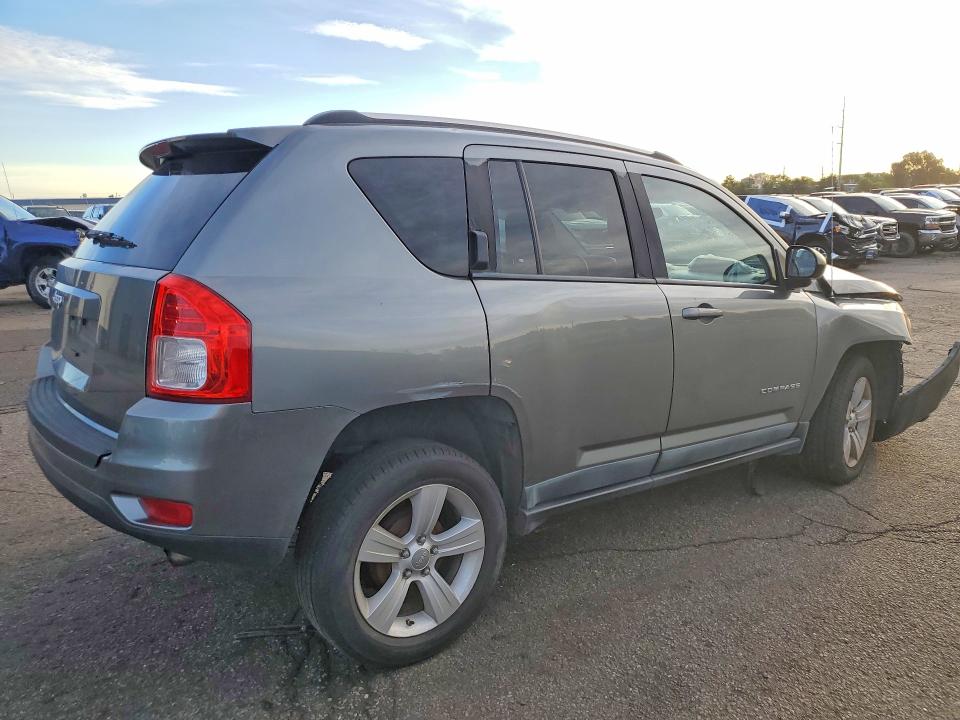 2011 Jeep Compass მანქანა იყიდება აუქციონზე, vin: 1J4NT1FB2BD260711, აუქციონის ნომერი: 65379236