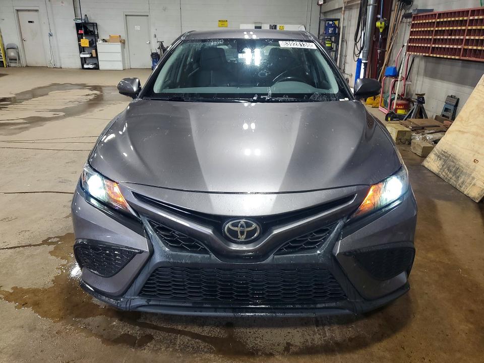 2021 Toyota Camry მანქანა იყიდება აუქციონზე, vin: 4T1G11AK5MU413723, აუქციონის ნომერი: 63928136