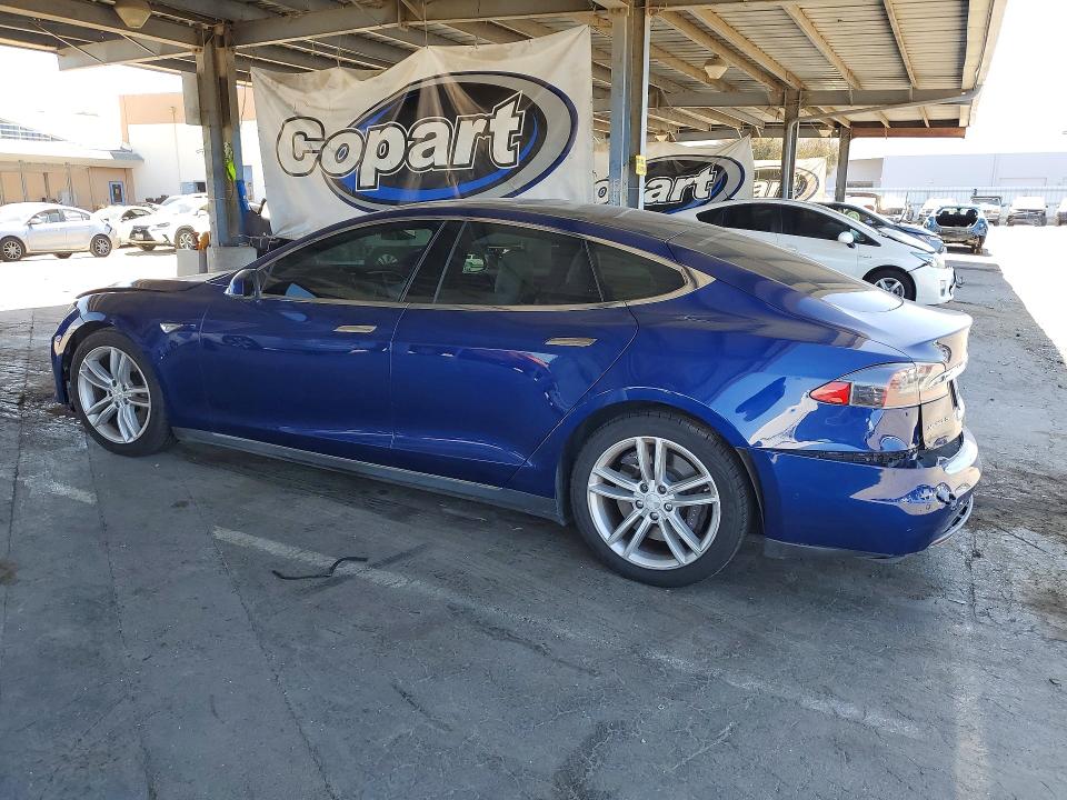 2015 Tesla Model S მანქანა იყიდება აუქციონზე, vin: 5YJSA1E25FF119758, აუქციონის ნომერი: 63702336