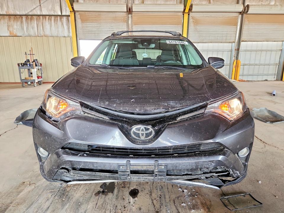 64781646 :رقم المزاد ، 2T3RFREV3JW719979 vin ، 2018 Toyota Rav4 مزاد بيع