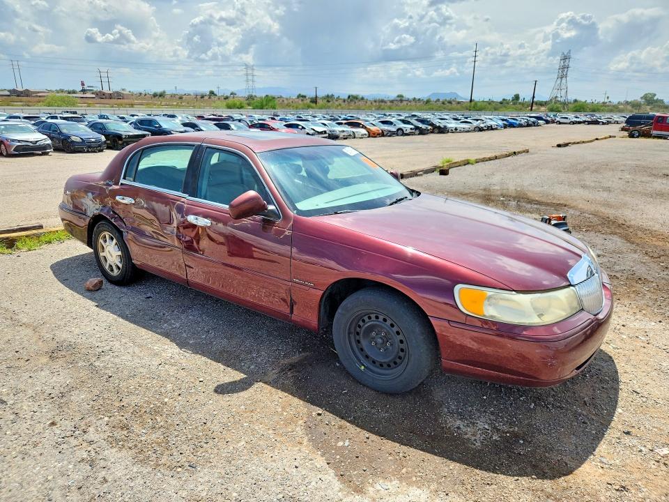 Продажа на аукционе авто 2001 Lincoln Town Car, vin: 1LNHM82W01Y629795, номер лота: 65164786