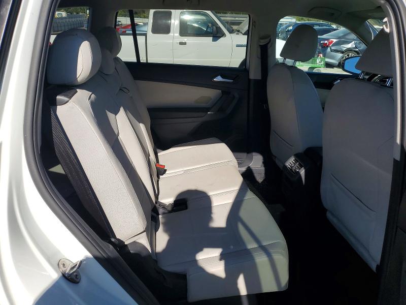 63165106 :رقم المزاد ، 3VV2B7AX6JM220217 vin ، 2018 Volkswagen Tiguan مزاد بيع