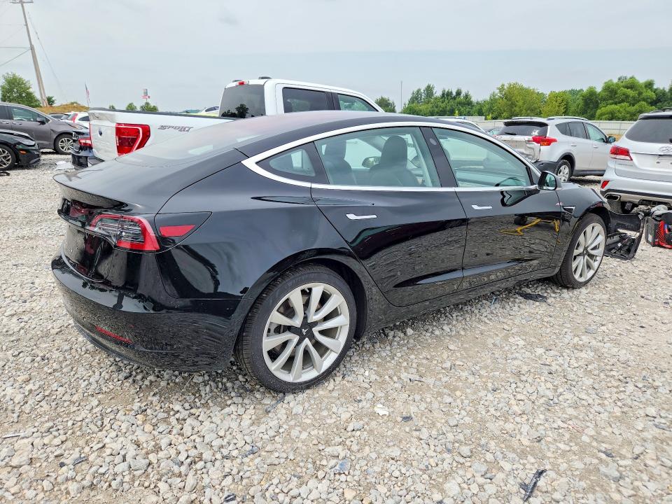 63781626 :رقم المزاد ، 5YJ3E1EA0JF039132 vin ، 2018 Tesla Model 3 مزاد بيع