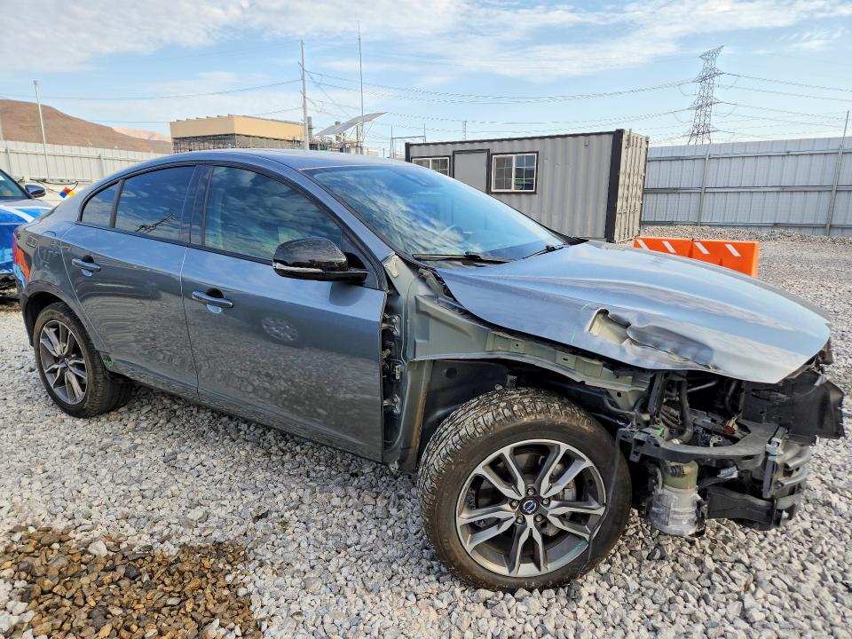2016 Volvo S60 Cross Country მანქანა იყიდება აუქციონზე, vin: YV4612UMXG2001278, აუქციონის ნომერი: 64125156
