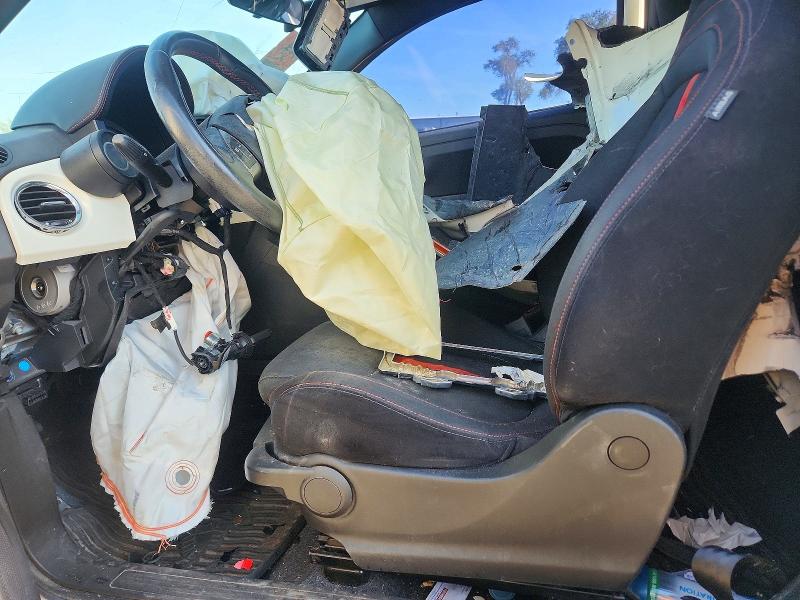 65489856 :رقم المزاد ، 3C3CFFJH4FT608011 vin ، 2015 Fiat 500 مزاد بيع