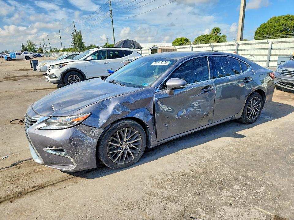 65646396 :رقم المزاد ، 58ABK1GG2HU079157 vin ، 2017 Lexus Es مزاد بيع