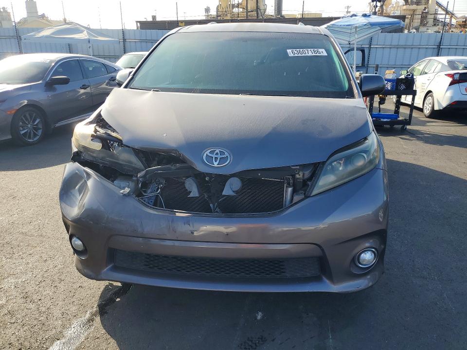 Продажа на аукционе авто 2015 Toyota Sienna, vin: 5TDXK3DC3FS655967, номер лота: 63607186