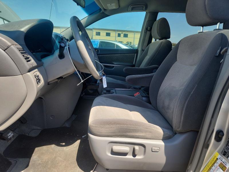 2010 Toyota Sienna მანქანა იყიდება აუქციონზე, vin: 5TDKK4CCXAS330601, აუქციონის ნომერი: 65444576