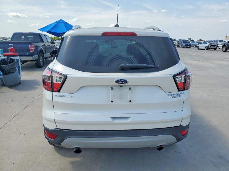 63890136 :رقم المزاد ، 1FMCU0JD1HUD27879 vin ، 2017 Ford Escape مزاد بيع