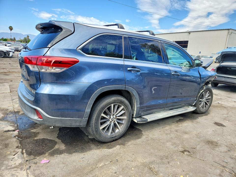 2017 Toyota Highlander მანქანა იყიდება აუქციონზე, vin: 5TDKZRFH9HS510677, აუქციონის ნომერი: 63473356