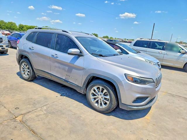 63920326 :رقم المزاد ، 1C4PJLCB3KD164851 vin ، 2019 Jeep Cherokee مزاد بيع
