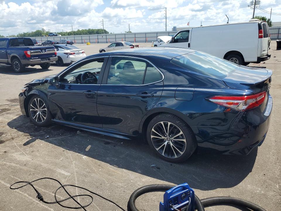 2018 Toyota Camry მანქანა იყიდება აუქციონზე, vin: 4T1B11HK6JU583990, აუქციონის ნომერი: 64321906