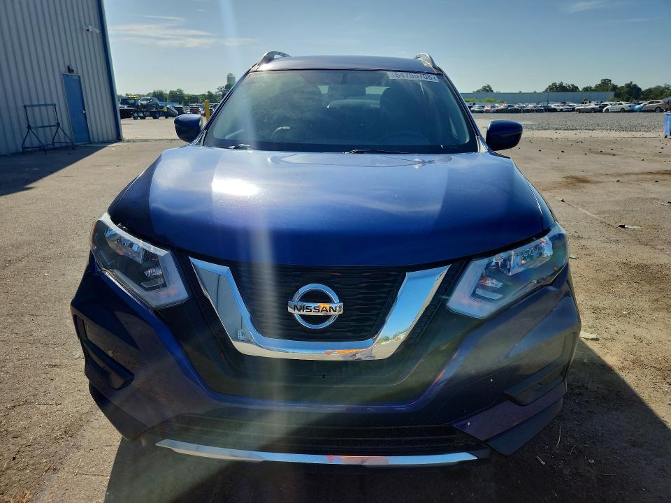 2017 Nissan Rogue მანქანა იყიდება აუქციონზე, vin: JN8AT2MT1HW135061, აუქციონის ნომერი: 64755706