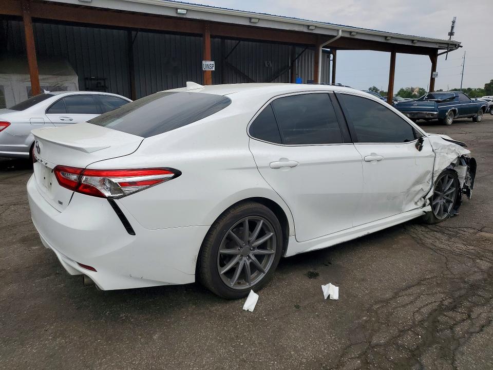 64718536 :رقم المزاد ، 4T1G11AK9LU358126 vin ، 2020 Toyota Camry مزاد بيع