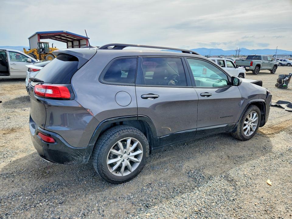 64139106 :رقم المزاد ، 1C4PJMCX6JD602617 vin ، 2018 Jeep Cherokee مزاد بيع