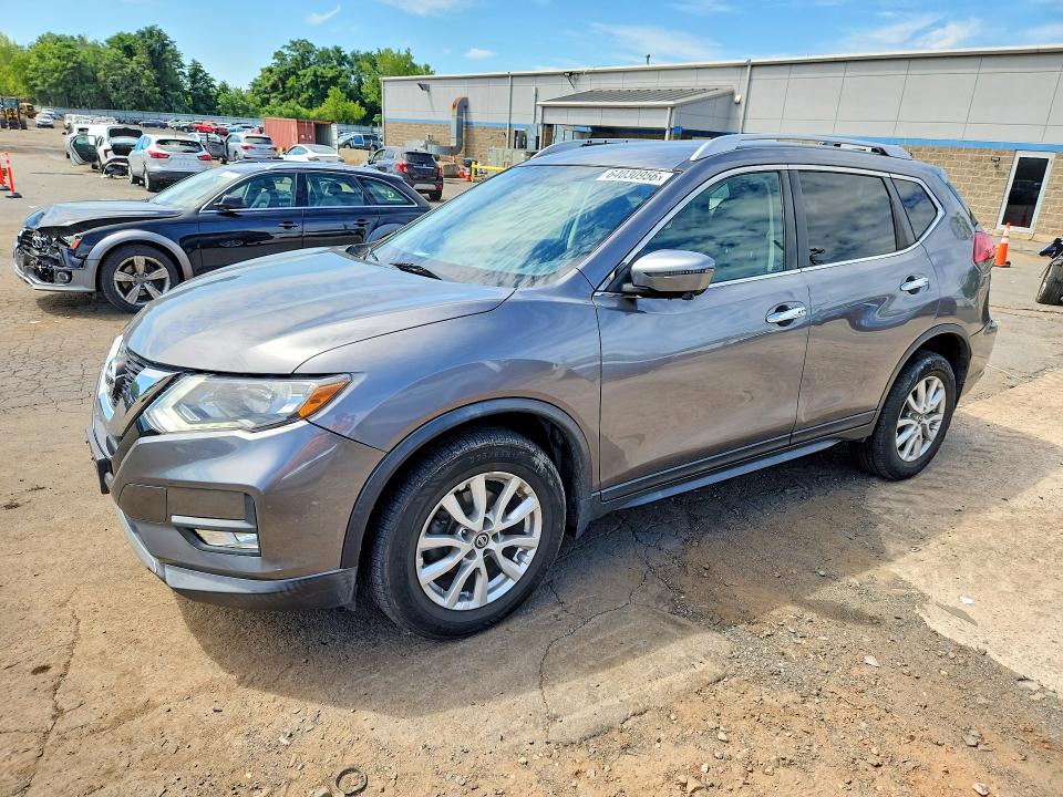 64030956 :رقم المزاد ، KNMAT2MV1HP513743 vin ، 2017 Nissan Rogue مزاد بيع