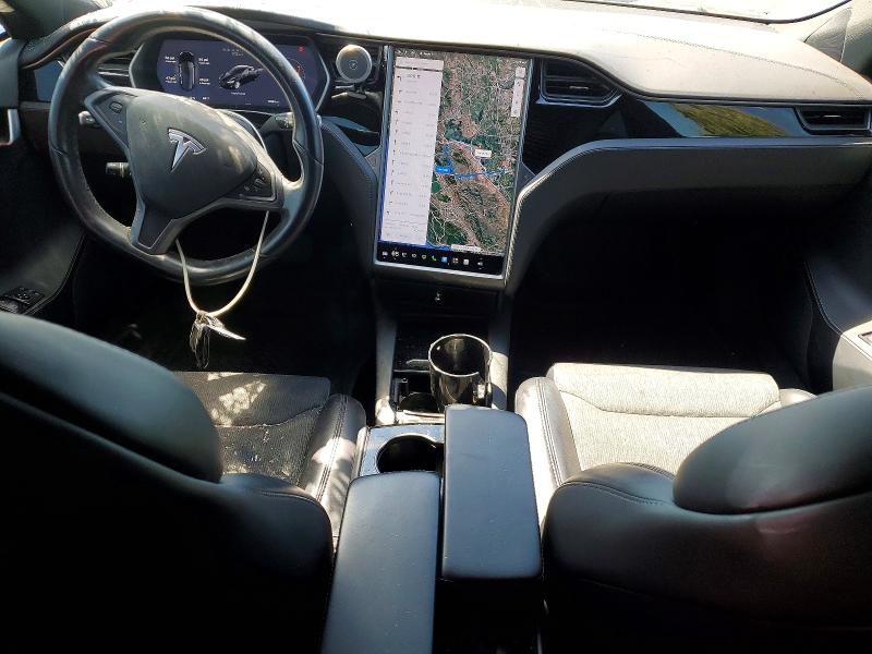 65581706 :رقم المزاد ، 5YJSA1E22JF266757 vin ، 2018 Tesla Model S مزاد بيع