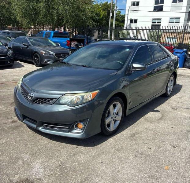 63879426 :رقم المزاد ، 4T1BF1FKXDU679971 vin ، 2013 Toyota Camry مزاد بيع