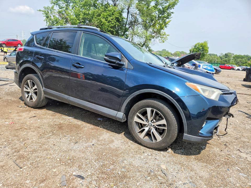 63947696 :رقم المزاد ، JTMRFREV5JJ737642 vin ، 2018 Toyota Rav4 مزاد بيع