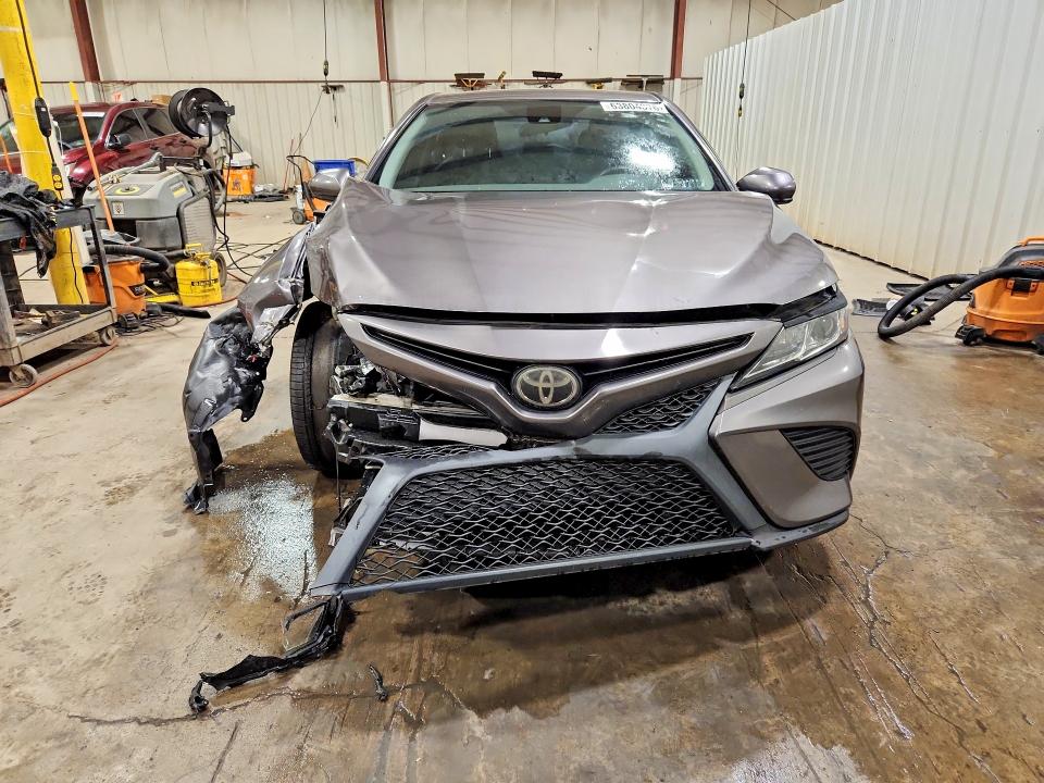 2019 Toyota Camry მანქანა იყიდება აუქციონზე, vin: 4T1B11HK1KU813260, აუქციონის ნომერი: 63804376