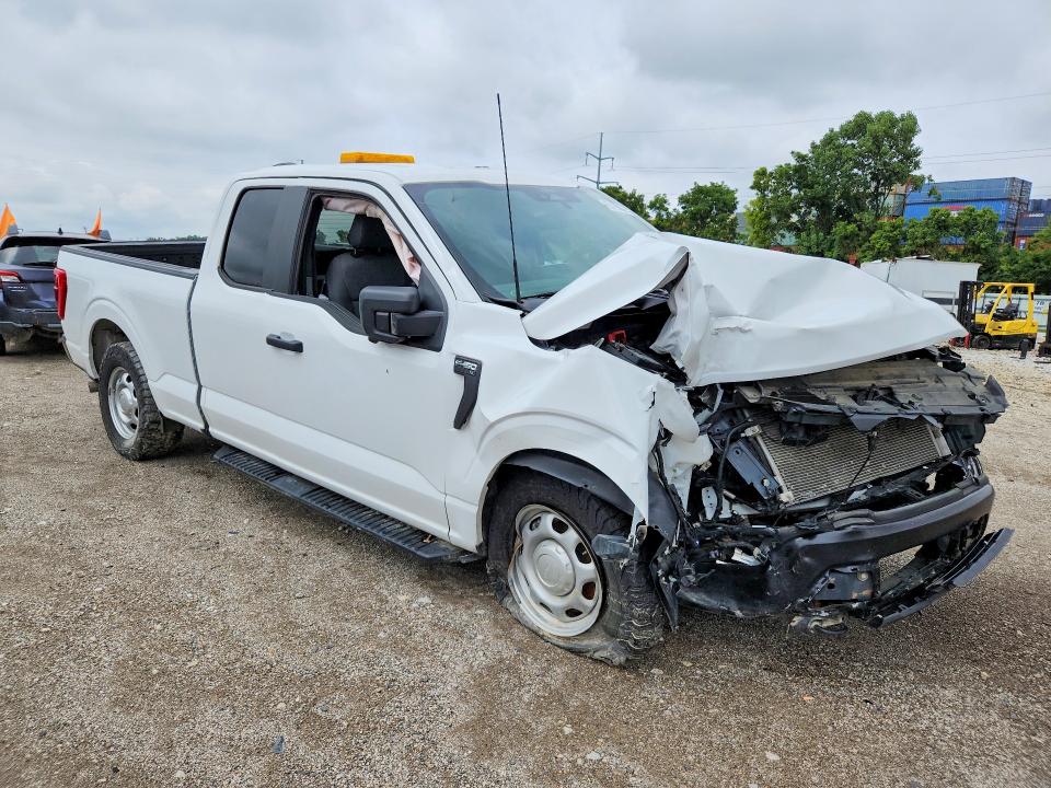63189626 :رقم المزاد ، 1FTFX1E57NFB81019 vin ، 2022 Ford F150 مزاد بيع