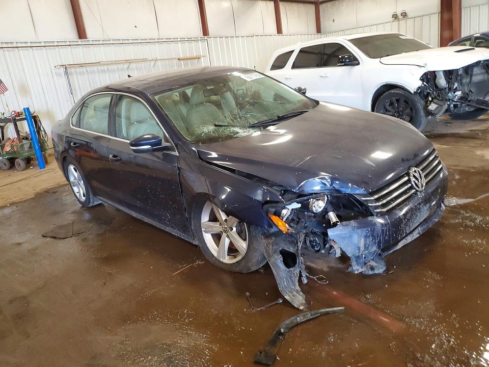 66717256 :رقم المزاد ، 1VWBH7A37DC077582 vin ، 2013 Volkswagen Passat مزاد بيع