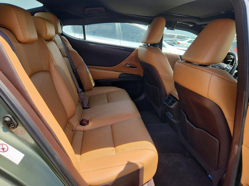 64315246 :رقم المزاد ، 58ABZ1B11KU001796 vin ، 2019 Lexus Es مزاد بيع