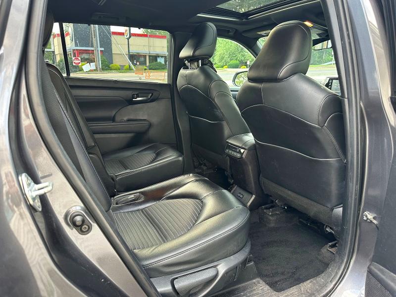 Продаж на аукціоні авто 2022 Toyota Highlander, vin: 5TDLZRBH9NS252439, номер лоту: 63988126