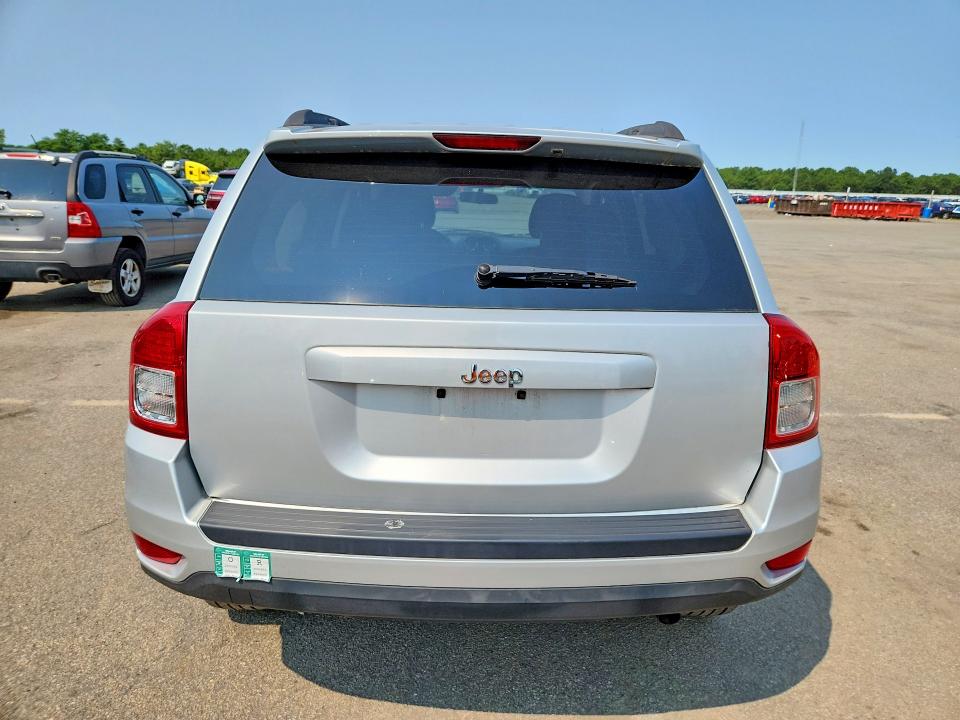 63741786 :رقم المزاد ، 1J4NT1FB6BD241062 vin ، 2011 Jeep Compass مزاد بيع