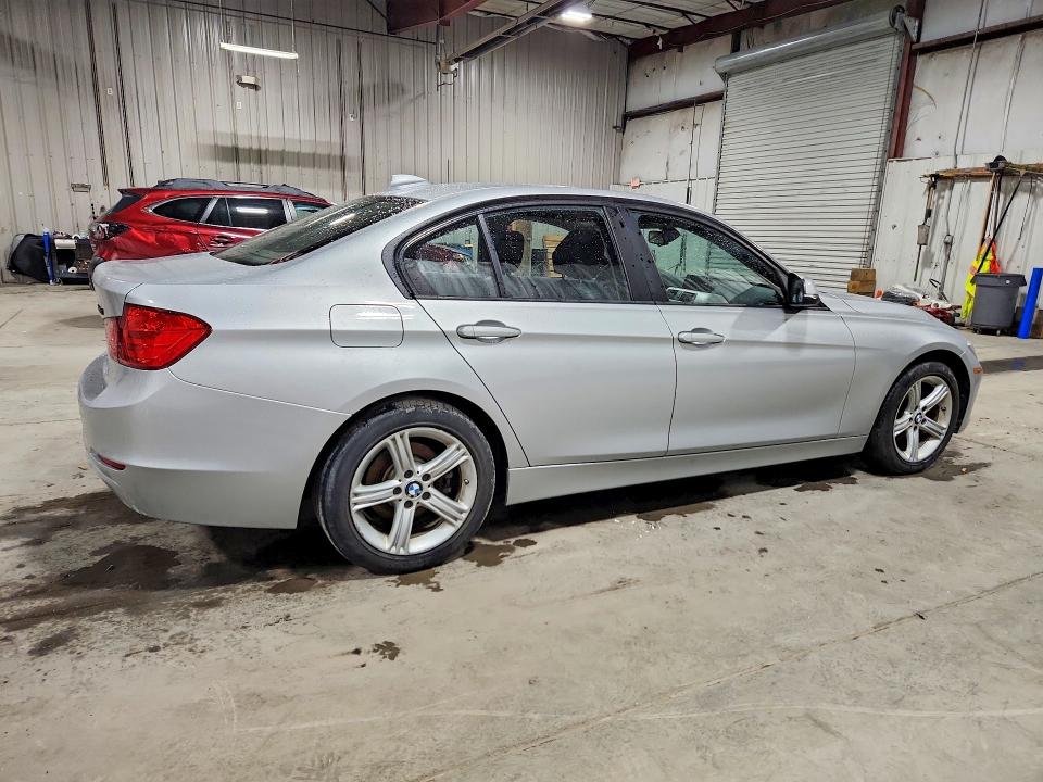 66181886 :رقم المزاد ، WBA3C3C58EP661705 vin ، 2014 Bmw 320 مزاد بيع