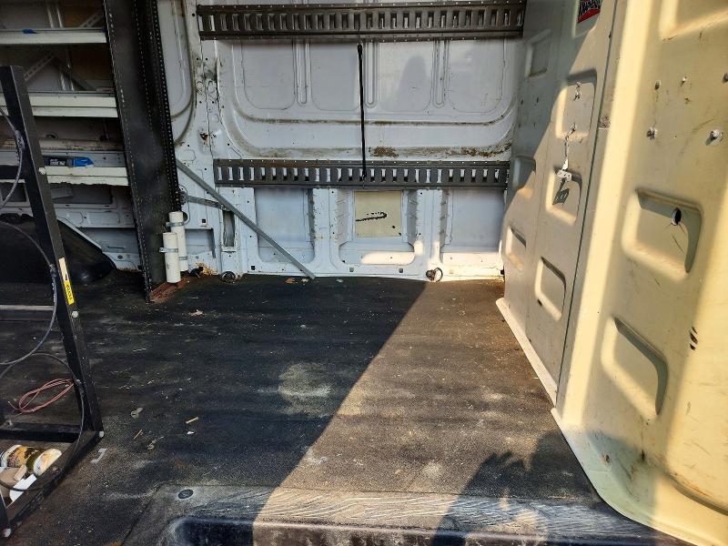 64218276 :رقم المزاد ، 1FTNR2CM9FKA30939 vin ، 2015 Ford Transit مزاد بيع
