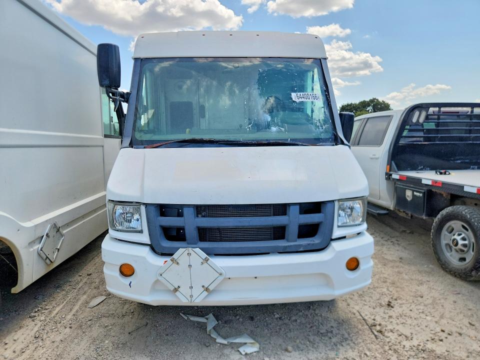 64400166 :رقم المزاد ، JALB4T174D7W01076 vin ، 2013 Isuzu Npr مزاد بيع