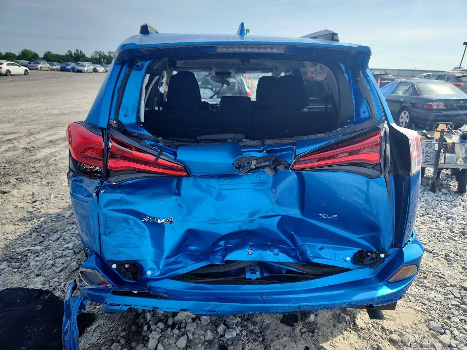 Продаж на аукціоні авто 2017 Toyota Rav4, vin: JTMWFREV6HJ712701, номер лоту: 64510836