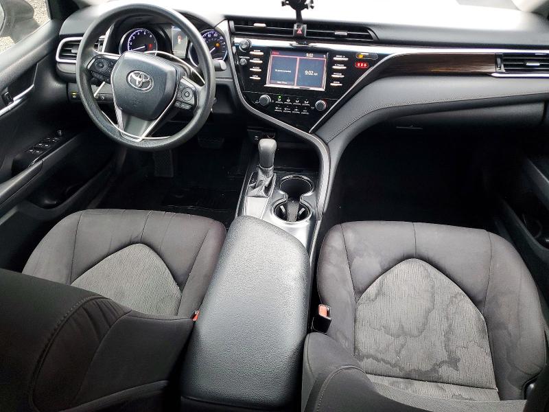 64423496 :رقم المزاد ، 4T1B11HK3JU074181 vin ، 2018 Toyota Camry مزاد بيع