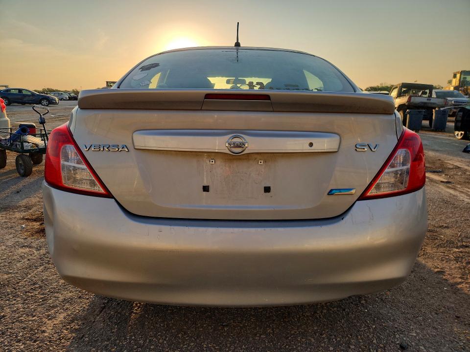 65196956 :رقم المزاد ، 3N1CN7AP6EK465310 vin ، 2014 Nissan Versa مزاد بيع