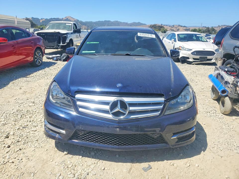 Продажа на аукционе авто 2013 Mercedes-benz C, vin: WDDGF4HB6DA773149, номер лота: 63524316