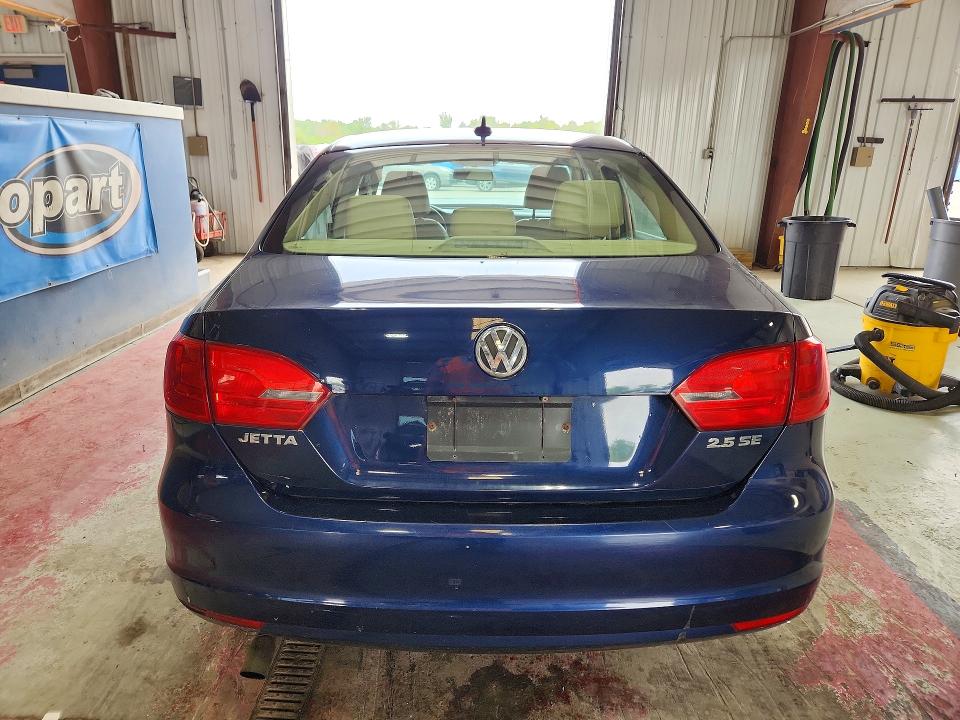 64665726 :رقم المزاد ، 3VWDP7AJ9DM423110 vin ، 2013 Volkswagen Jetta مزاد بيع