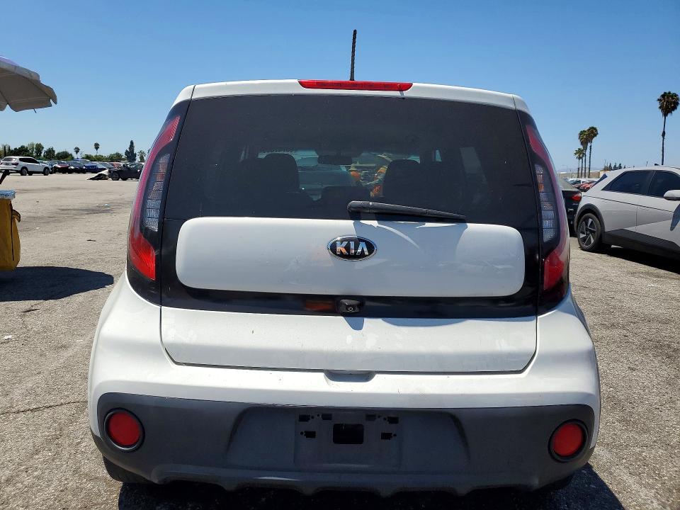 63747606 :رقم المزاد ، KNDJN2A24J7558184 vin ، 2018 Kia Soul مزاد بيع
