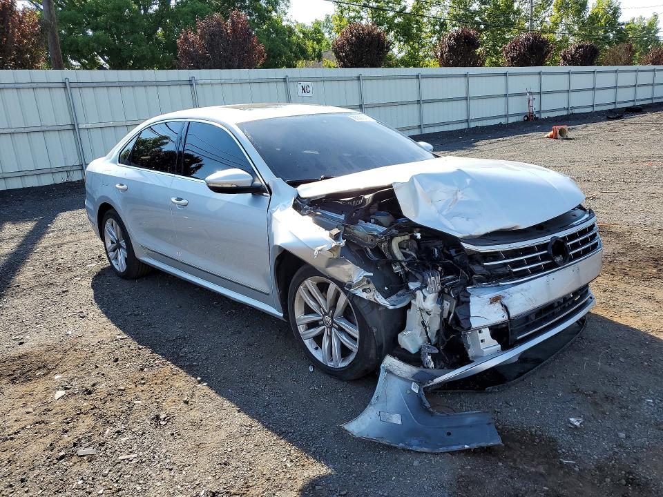 2017 Volkswagen Passat მანქანა იყიდება აუქციონზე, vin: 1VWGT7A34HC076142, აუქციონის ნომერი: 65536486
