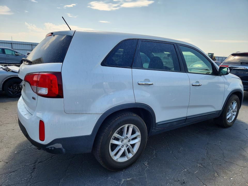 61452356 :رقم المزاد ، 5XYKT3A60FG588053 vin ، 2015 Kia Sorento مزاد بيع