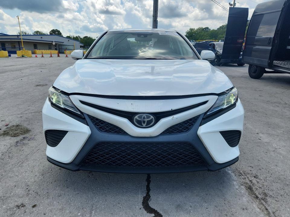 65413946 :رقم المزاد ، 4T1B11HK9KU685253 vin ، 2019 Toyota Camry مزاد بيع